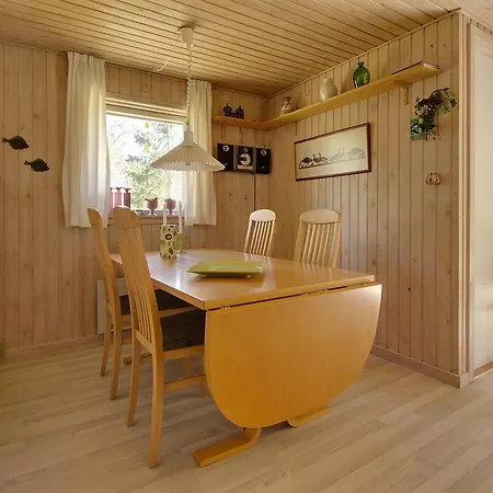 Three-bedroom Holiday In * Hals